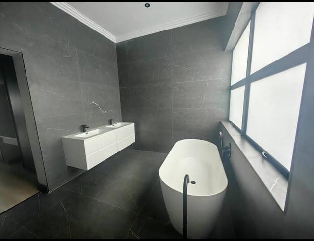 5 BEDROOM HOUSE FOR SALE IN MIDSTREAM HEIGHTS